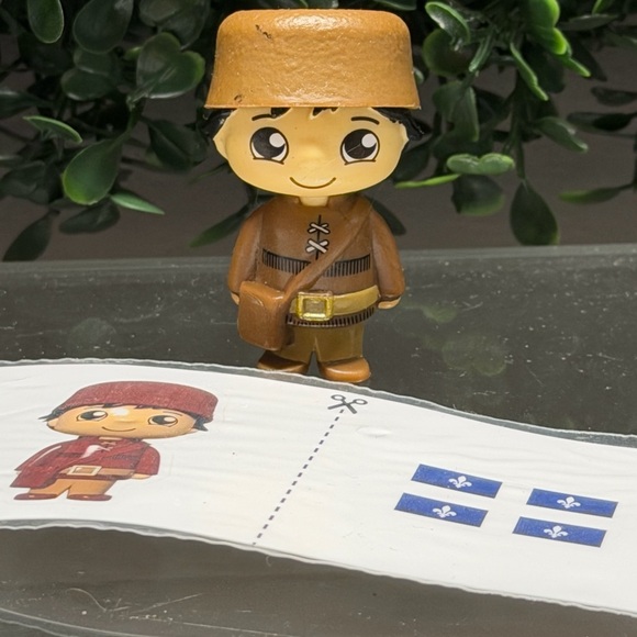 World Explorer Action Figure Set - Picture 3 of 7